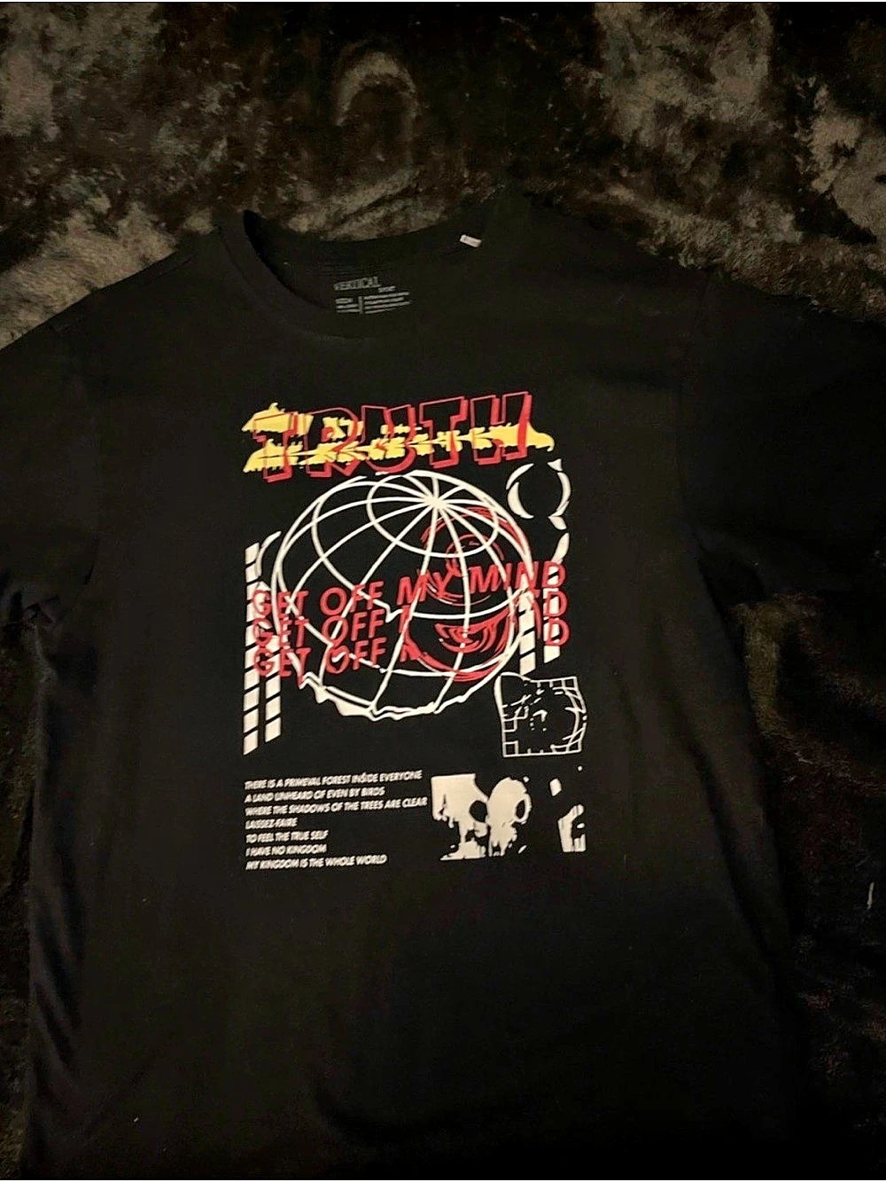 VERTICAL Graphic Short Sleeve Tee Size Medium